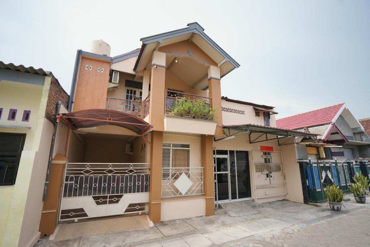 Oyo 2656 Az Zahra Residence Syariah Surabaya Eksteriør billede